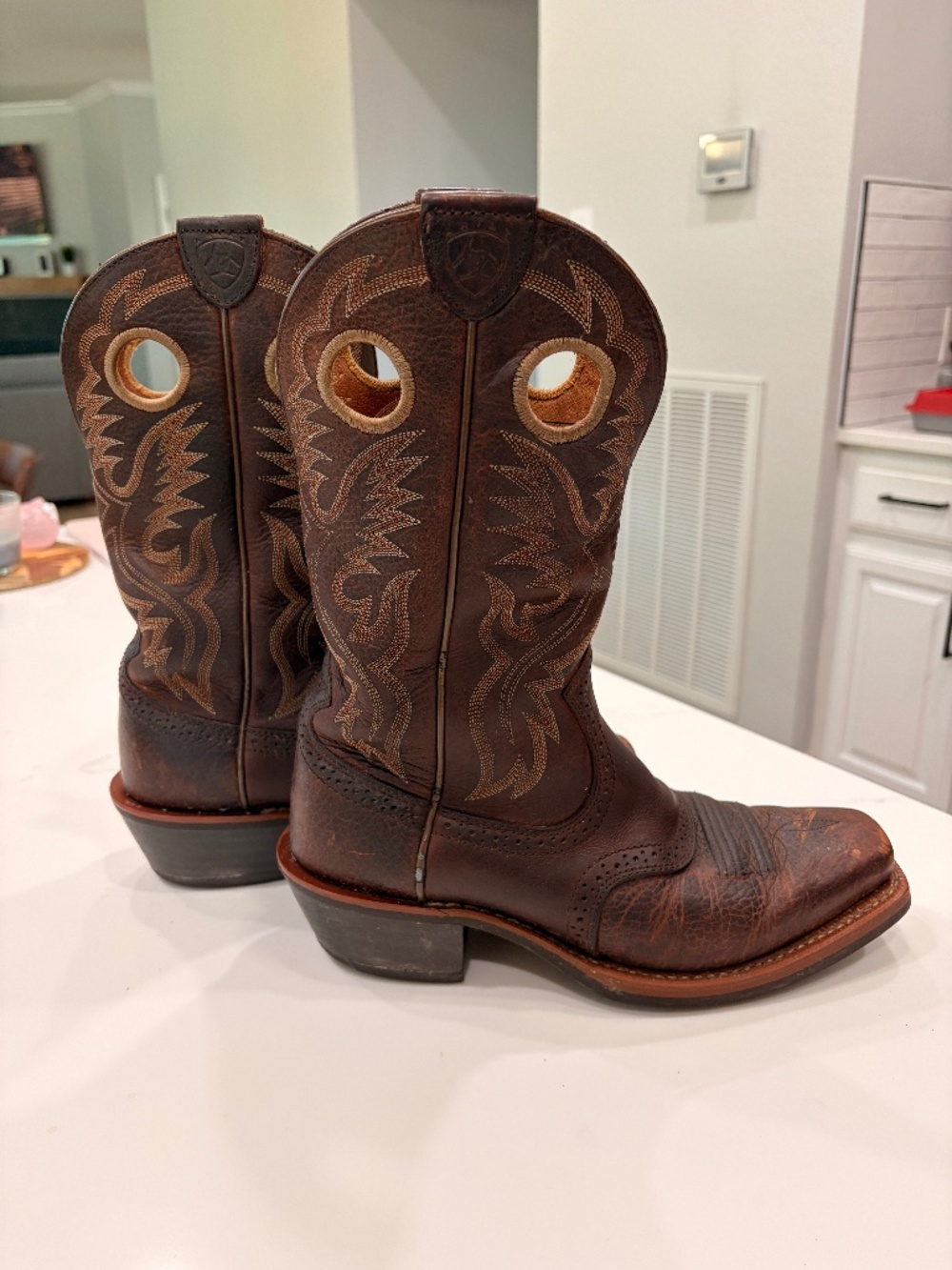 Ariat Heritage Roughstock Square Toe Boots